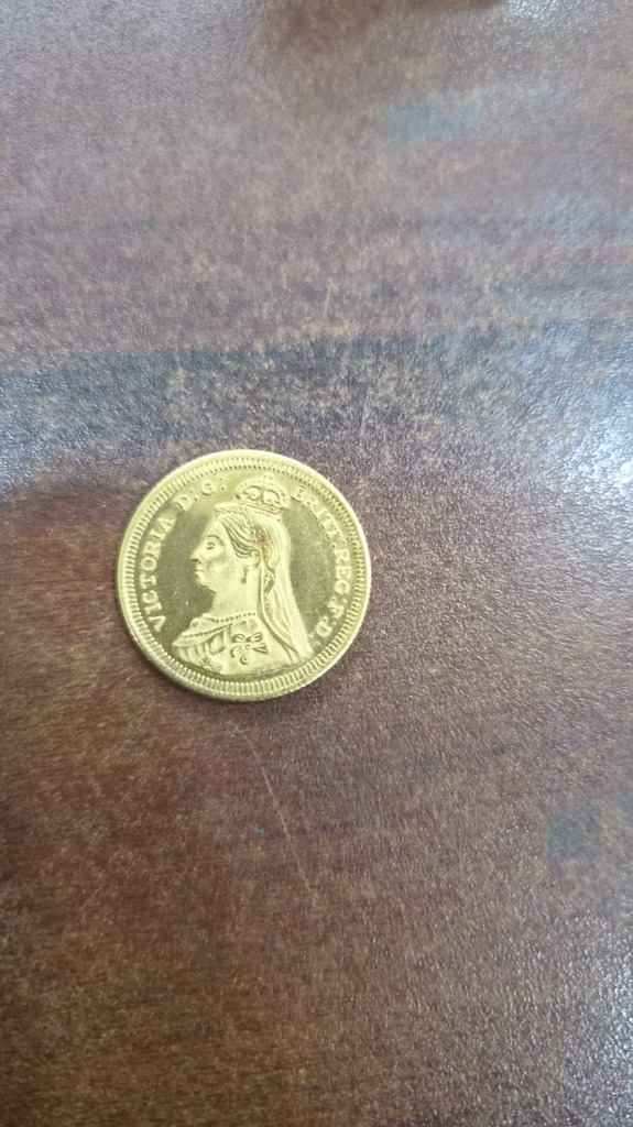 Gold coin obverse Victoria