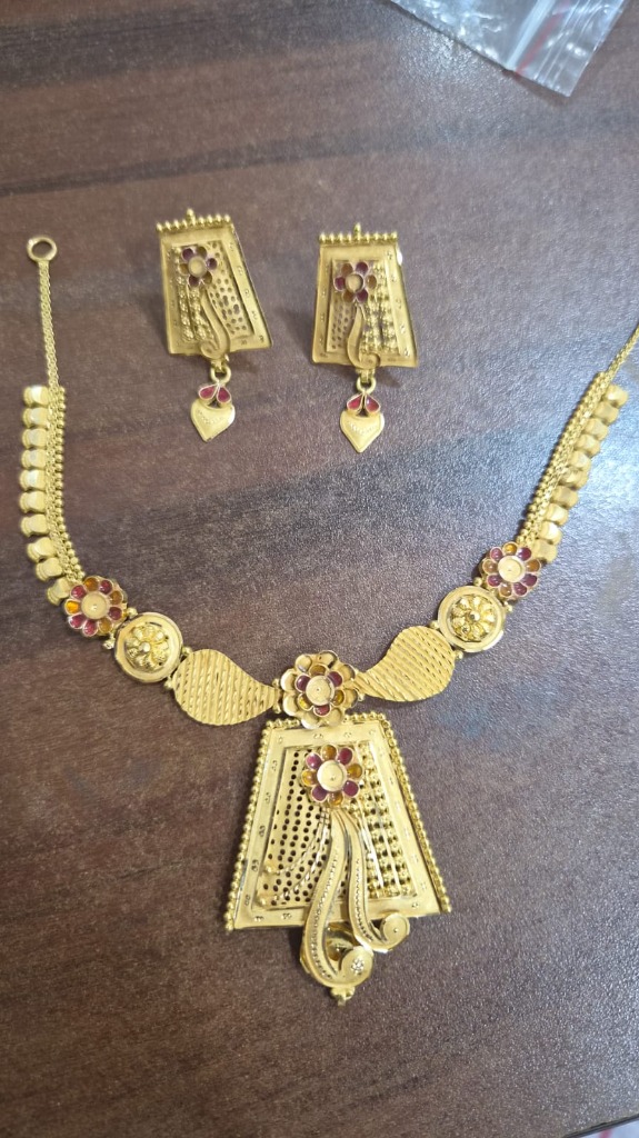 Gold necklace and earrings set